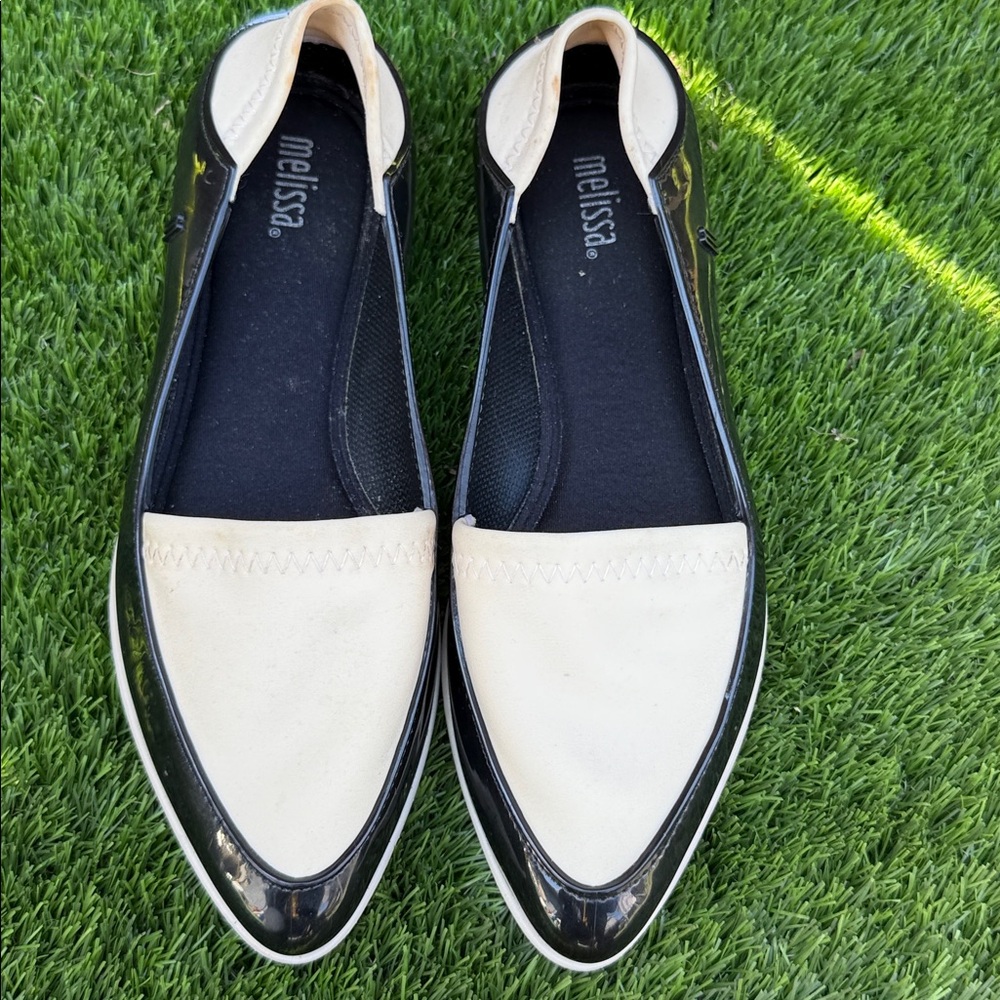 Melissa Women’s Black Cream Pointed Toe Flats Size 8